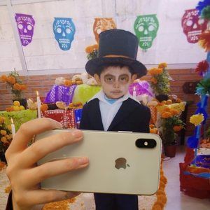 Meet your Posher, Max nicolas